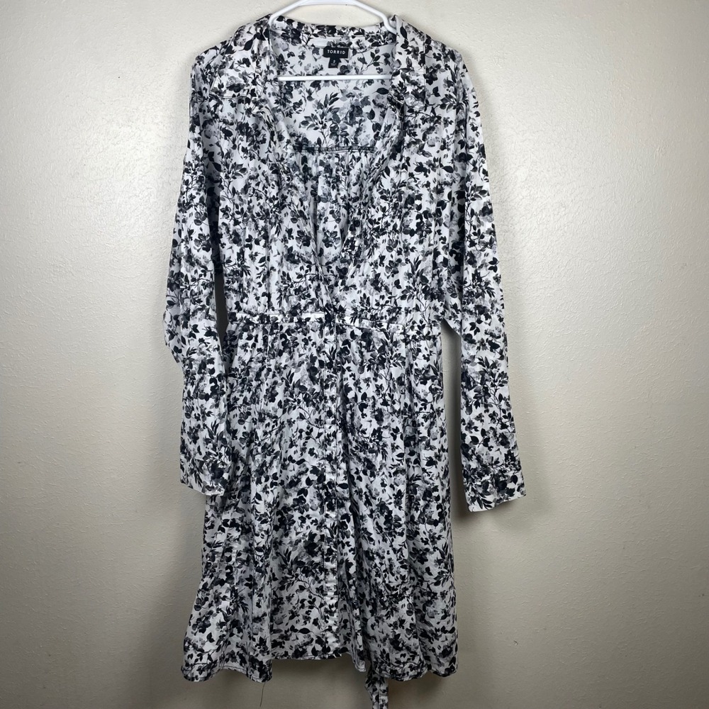 Torrid Womens Black White Floral Print Long Sleeve Wrap Dress Size 3